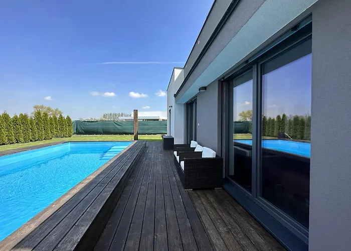 Golf Pool Villa *