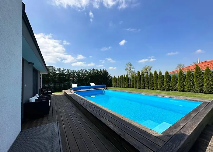 Villa Golf Pool *