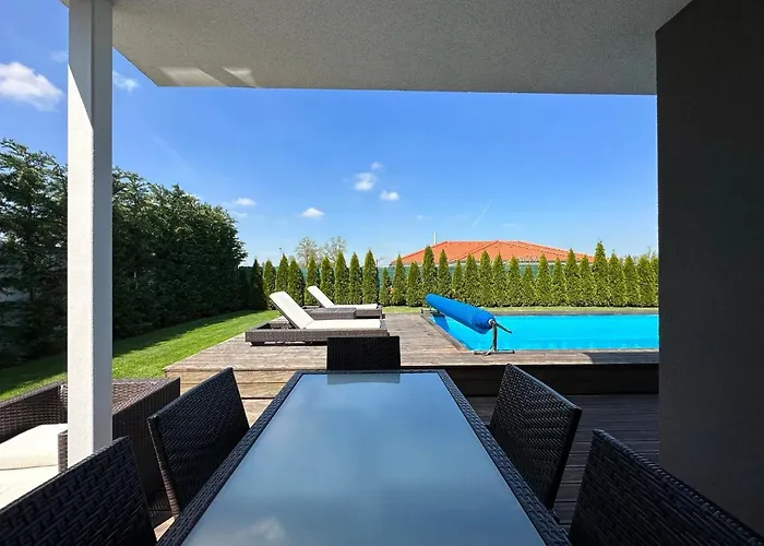Golf Pool Villa Sajdikove Humence